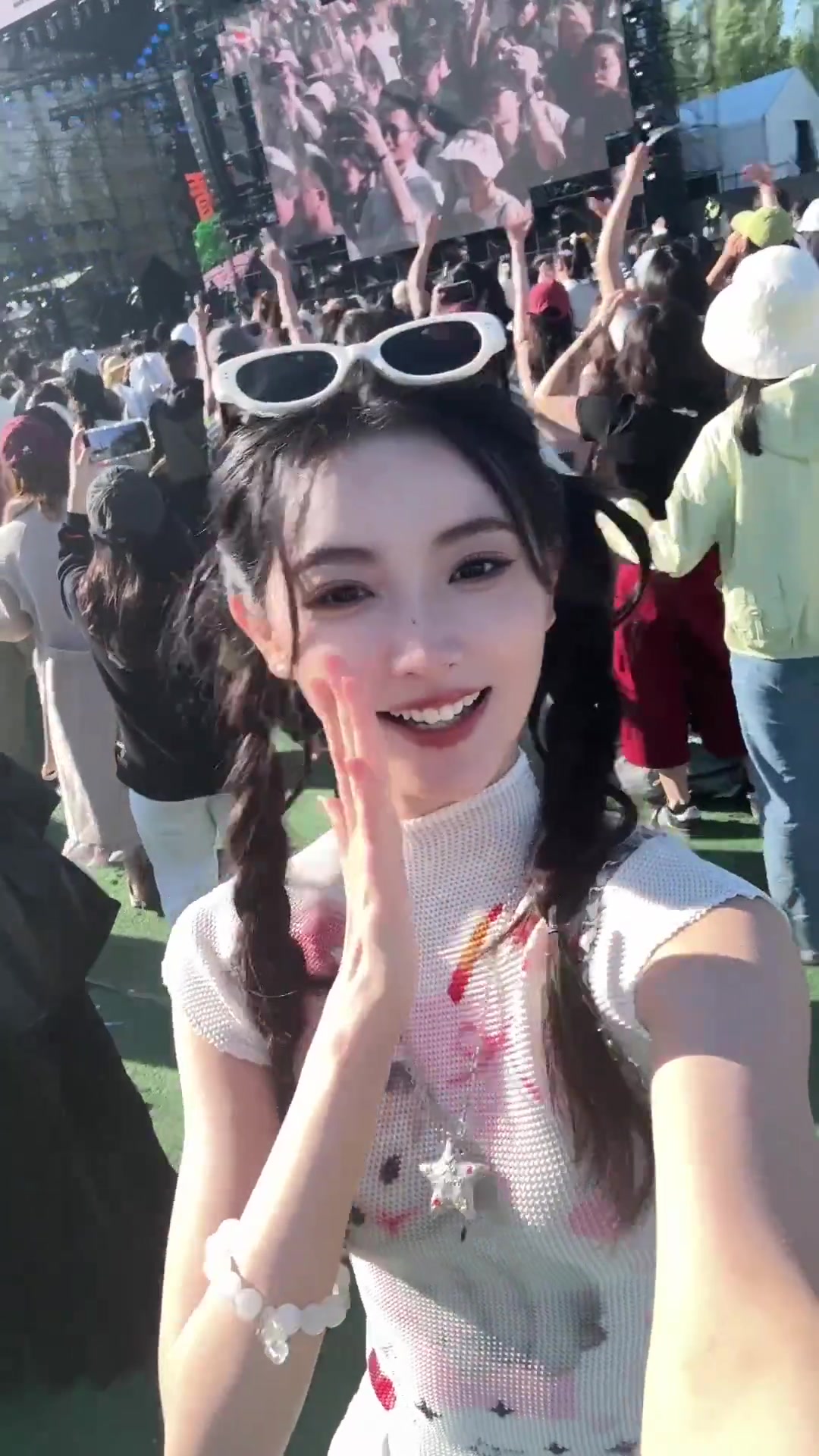 嗨起來(lái)美女主播金佳悅參加草莓音樂(lè)節(jié)活動(dòng)