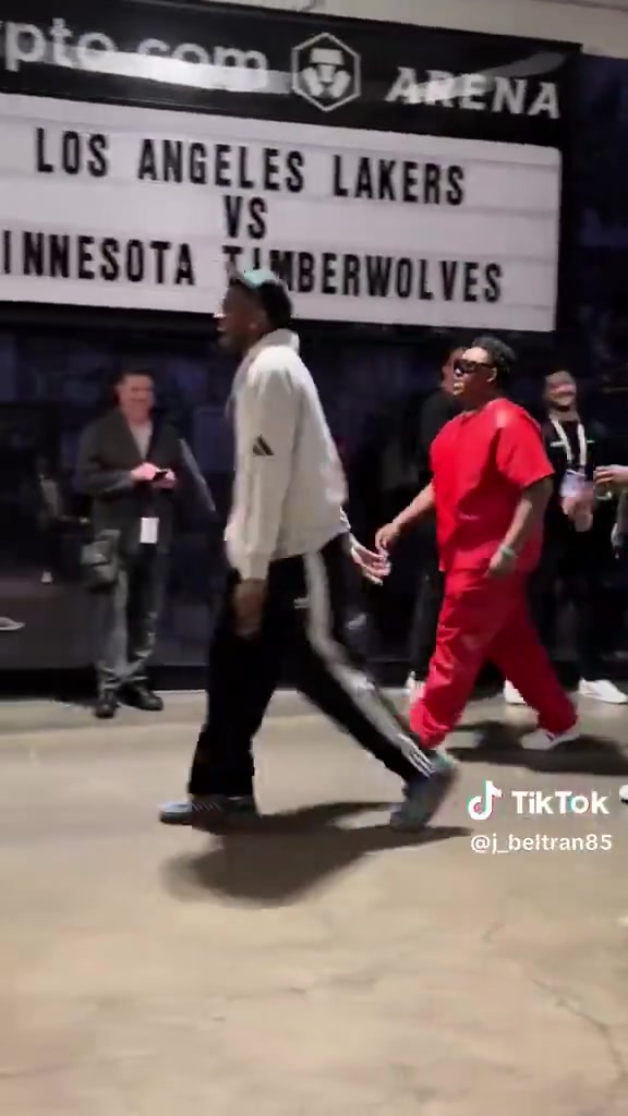 愛德華茲賽后球員通道模仿詹密夏普Lakers in 5