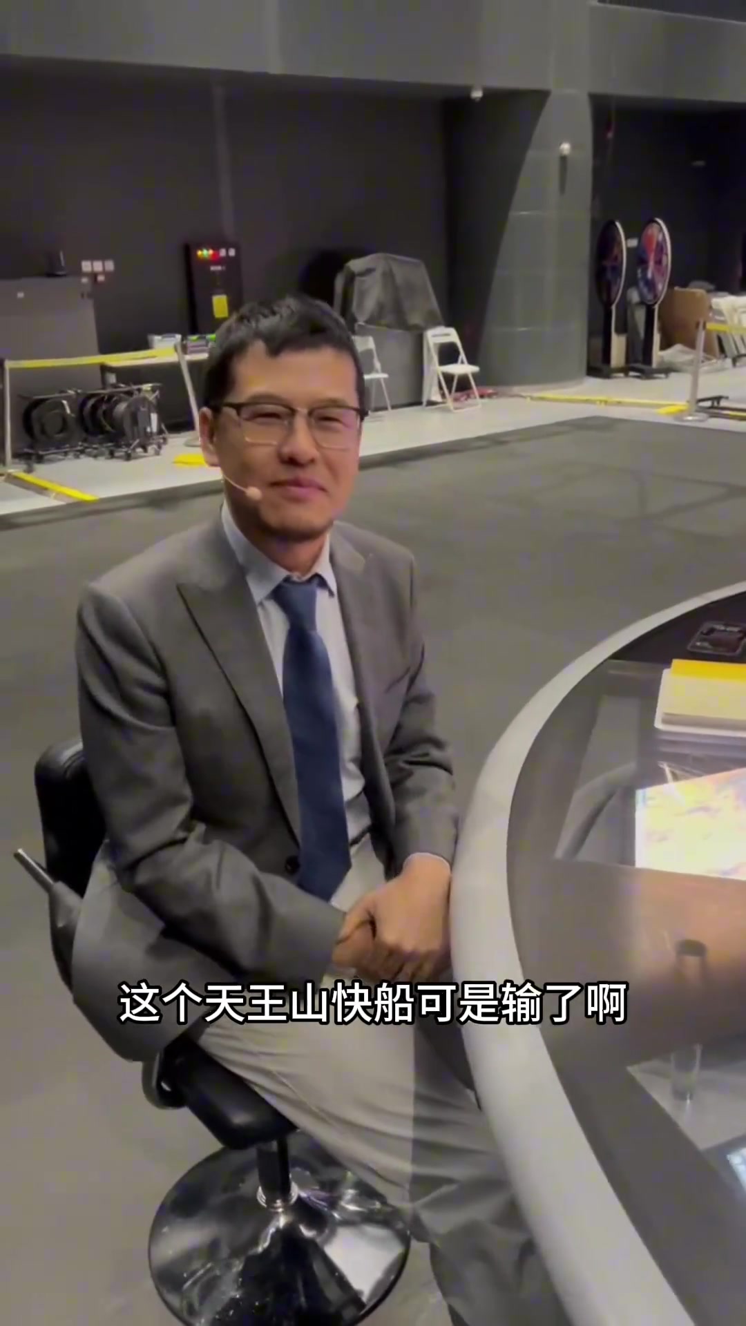 懂球楊毅此前哈登上場體力都用在和戈登纏斗上了得解放體力